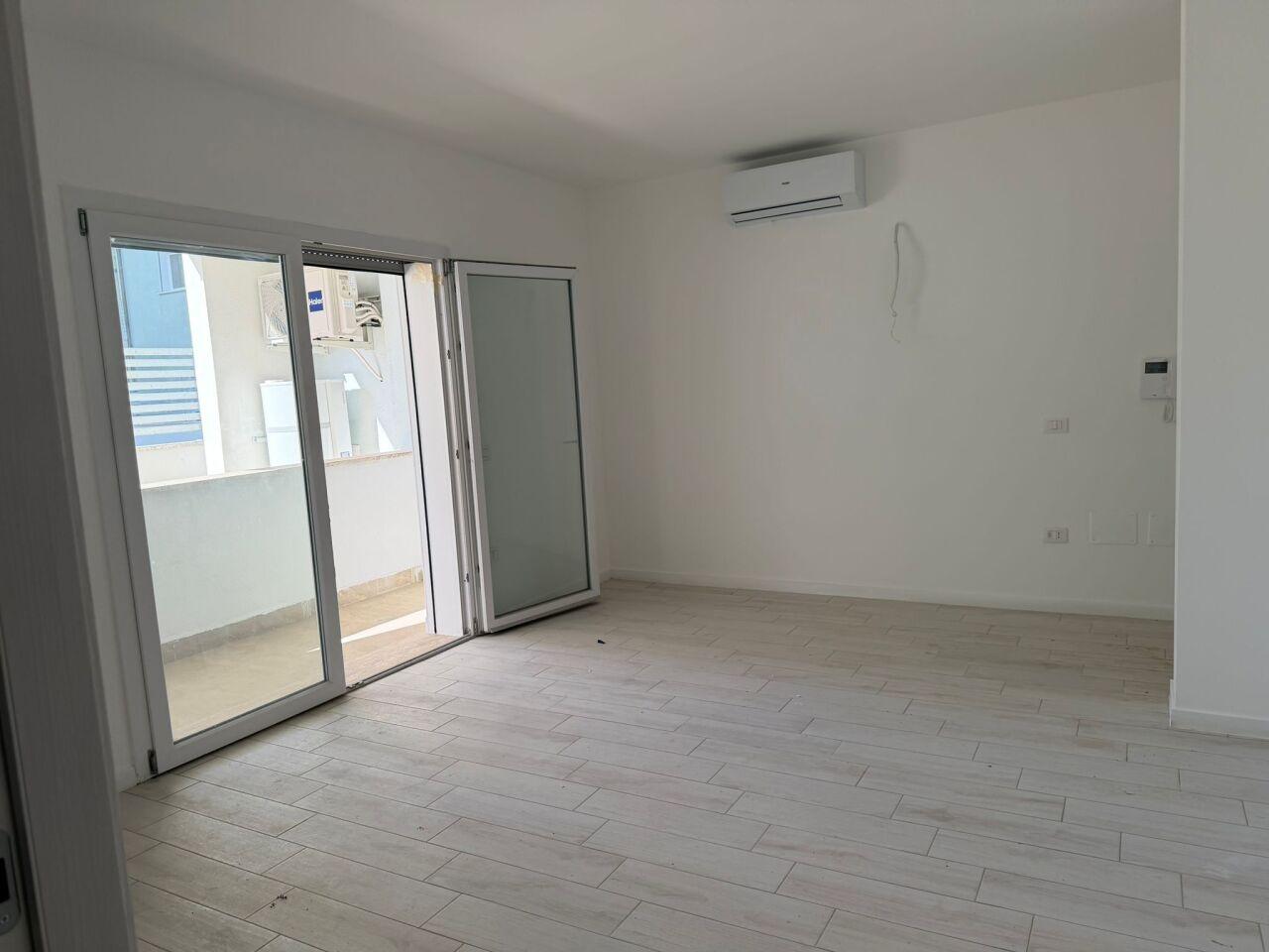 appartamento in vendita a Pomezia in zona Pratica di Mare