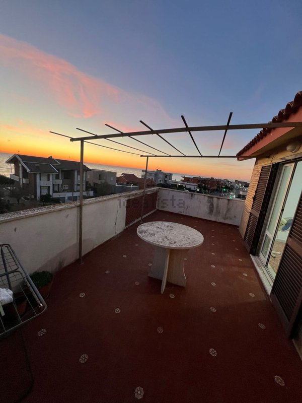 appartamento in vendita a Pomezia in zona Torvaianica