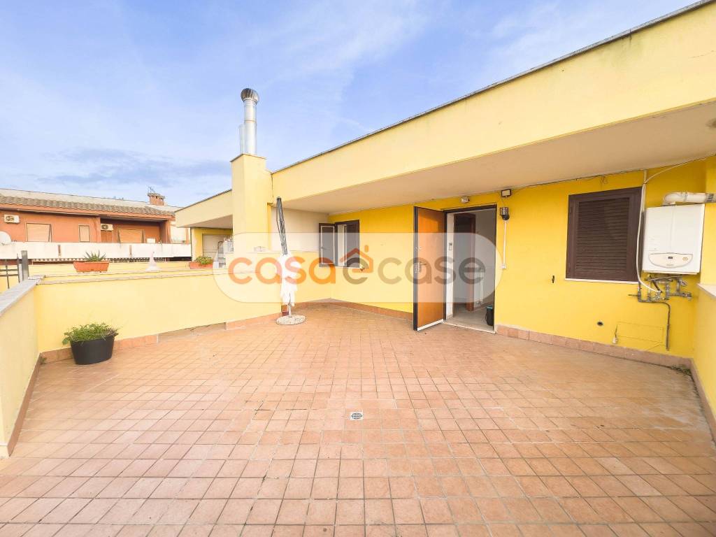 appartamento in vendita a Pomezia in zona Torvaianica Alta