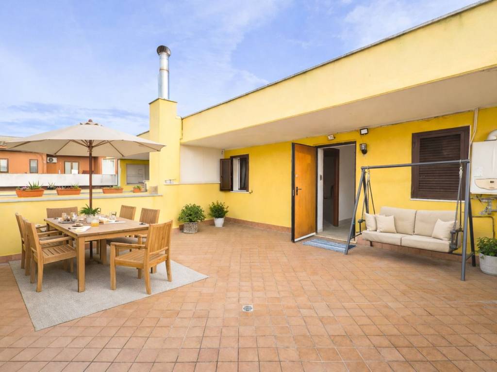 appartamento in vendita a Pomezia in zona Torvaianica Alta