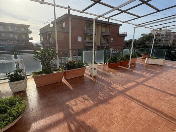 casa indipendente in vendita a Pomezia in zona Torvaianica