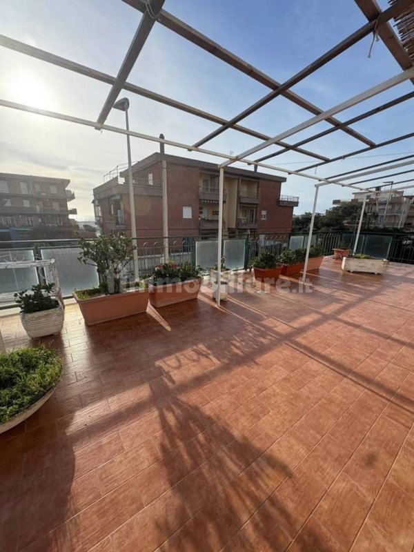 casa indipendente in vendita a Pomezia
