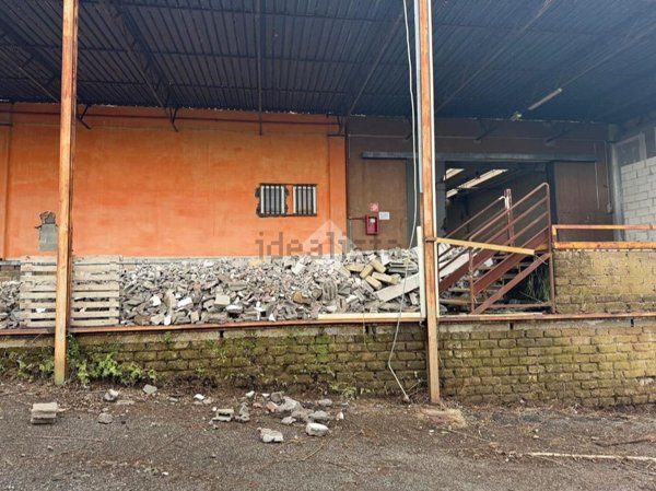 capannone in vendita a Pomezia