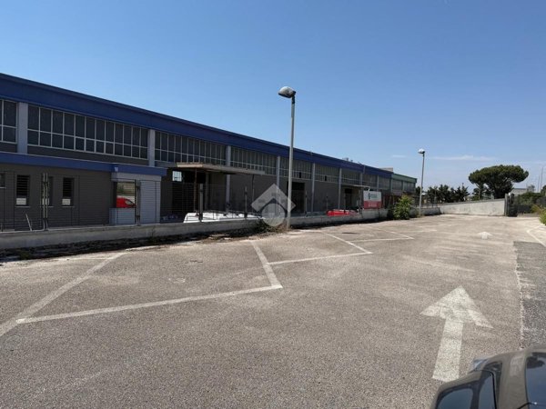 capannone in vendita a Pomezia
