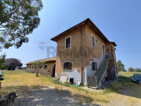 casale in vendita a Pomezia in zona Santa Palomba