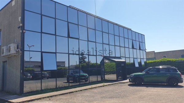 capannone in vendita a Pomezia