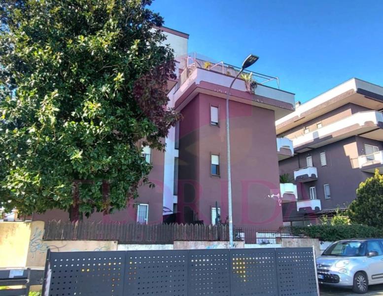 appartamento in vendita a Pomezia in zona Torvaianica