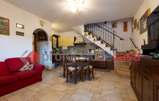 casa indipendente in vendita a Pomezia in zona Torvaianica