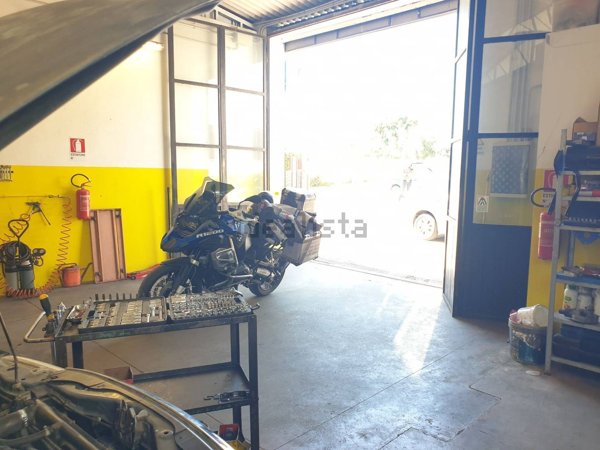 capannone in vendita a Pomezia