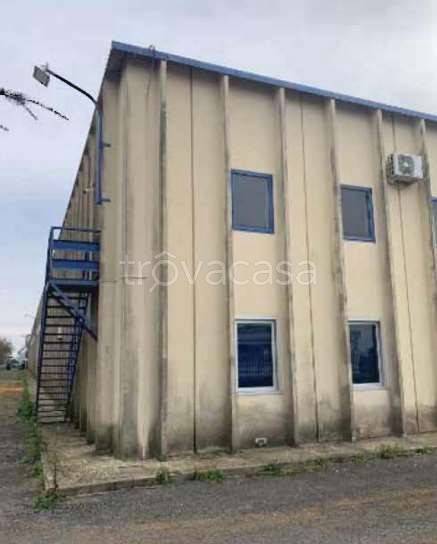 capannone in vendita a Pomezia