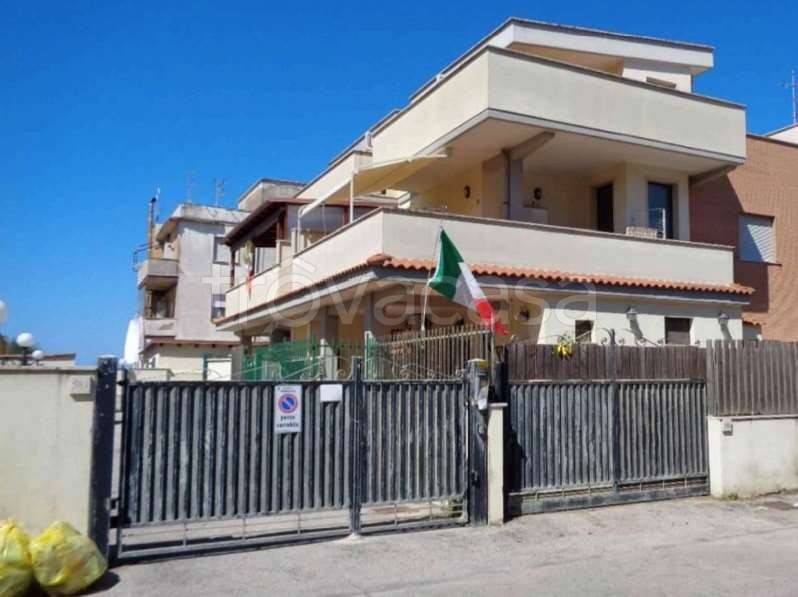 appartamento in vendita a Pomezia in zona Torvaianica