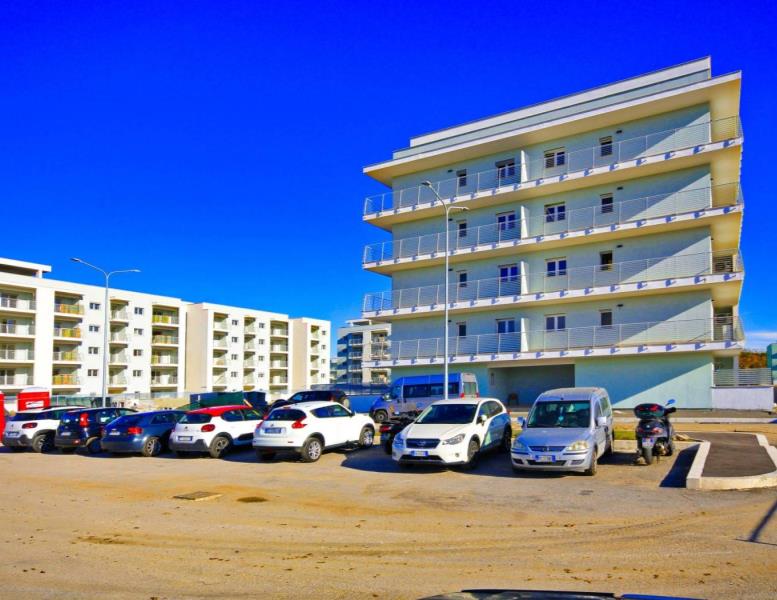 appartamento in vendita a Pomezia in zona Pratica di Mare