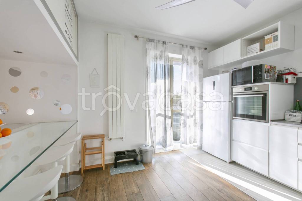 casa indipendente in vendita a Pomezia in zona Torvaianica