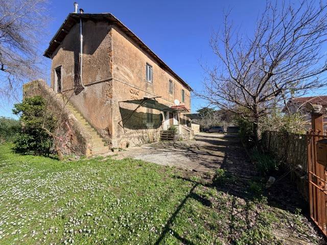 casa indipendente in vendita a Pomezia in zona Santa Palomba