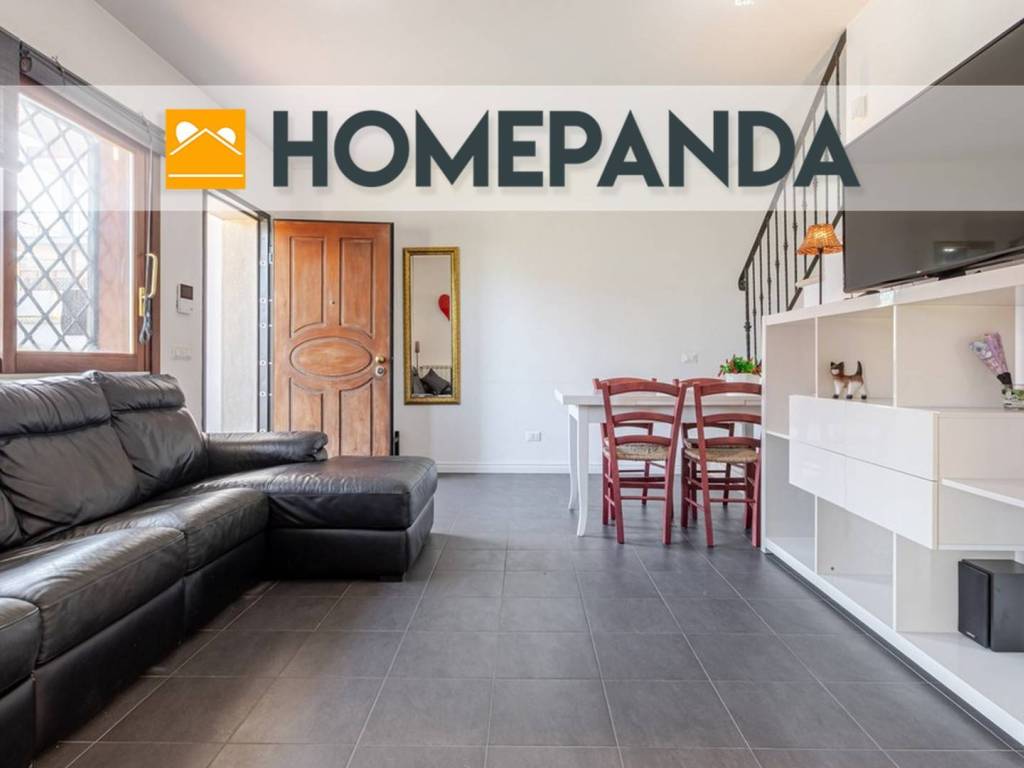 casa indipendente in vendita a Pomezia in zona Torvaianica