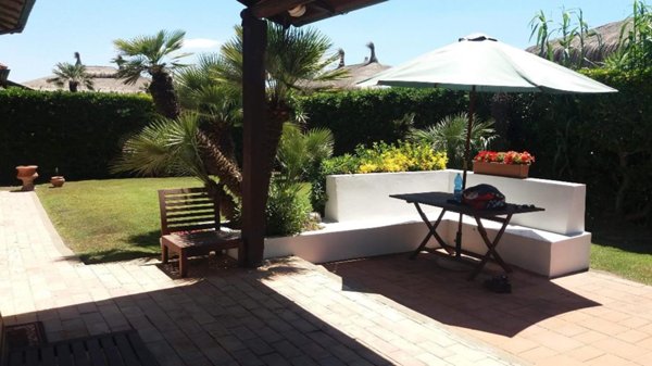 casa indipendente in vendita a Pomezia in zona Pratica di Mare