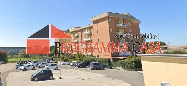 appartamento in vendita a Pomezia in zona Pratica di Mare