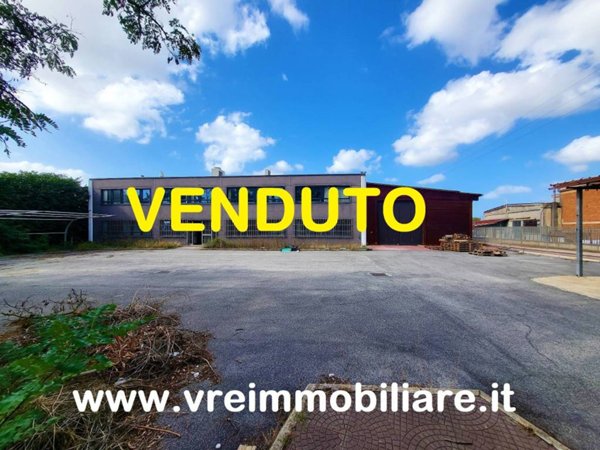 locale commerciale in vendita a Pomezia in zona Santa Palomba