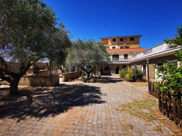 appartamento in vendita a Pomezia in zona Santa Palomba