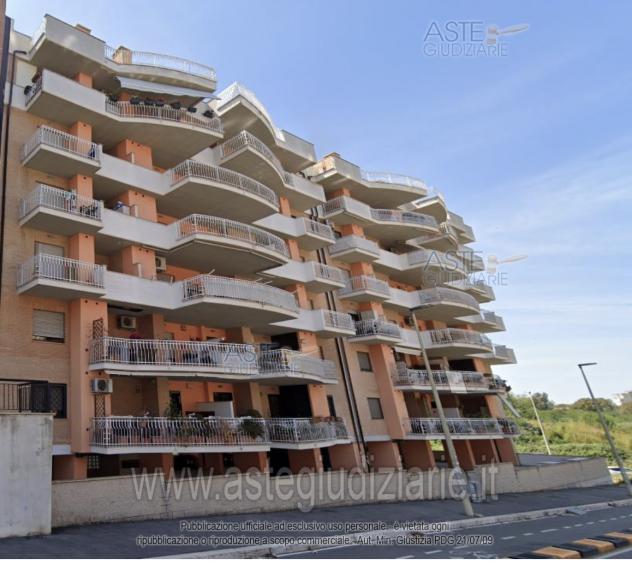 locale commerciale in vendita a Pomezia