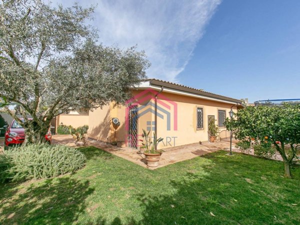 casa indipendente in vendita a Pomezia in zona Colli di Enea