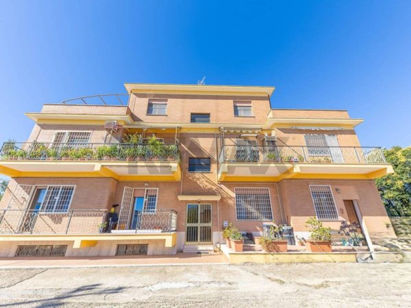 appartamento in vendita a Pomezia in zona Castagnetta