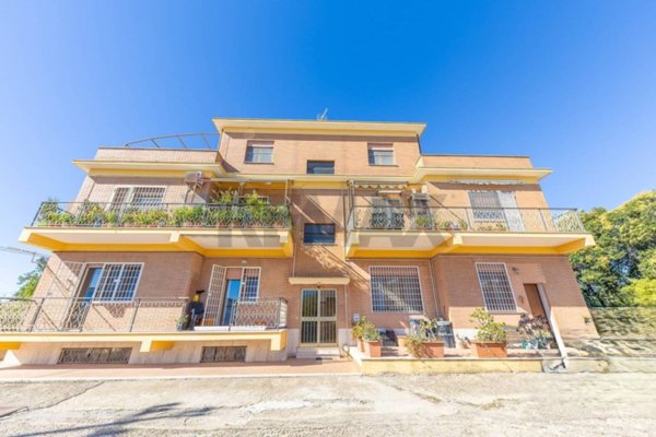 appartamento in vendita a Pomezia in zona Castagnetta