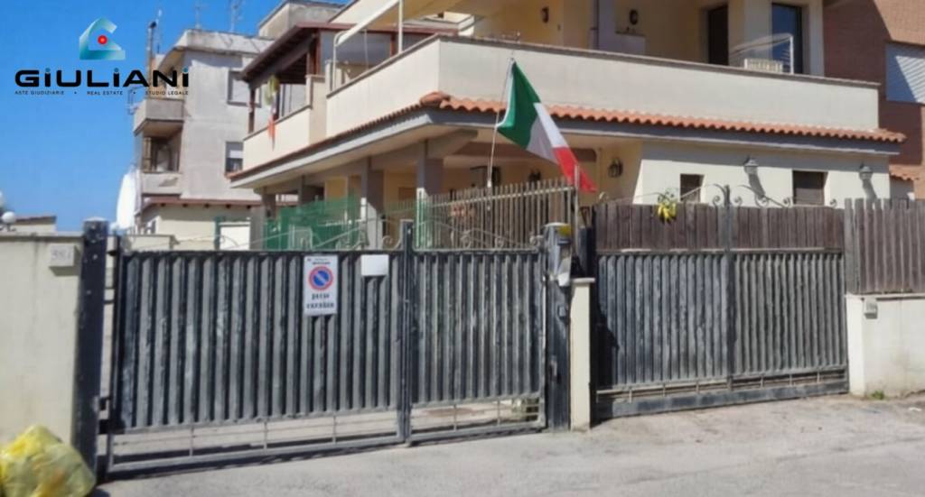 appartamento in vendita a Pomezia in zona Torvaianica