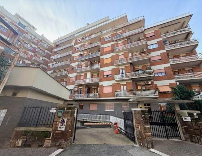 appartamento in vendita a Pomezia in zona Campo Bello