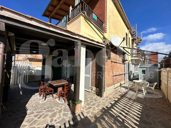 appartamento in vendita a Pomezia in zona Torvaianica