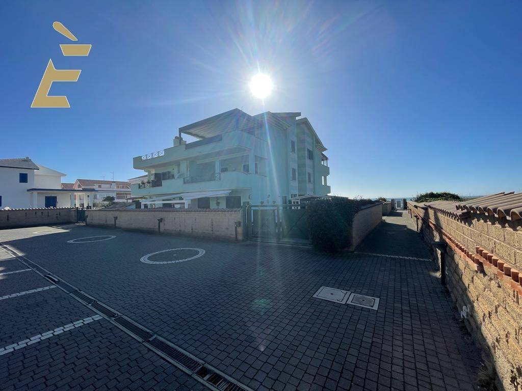 appartamento in vendita a Pomezia in zona Torvaianica