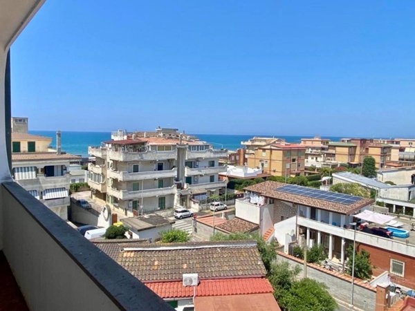 appartamento in vendita a Pomezia in zona Torvaianica