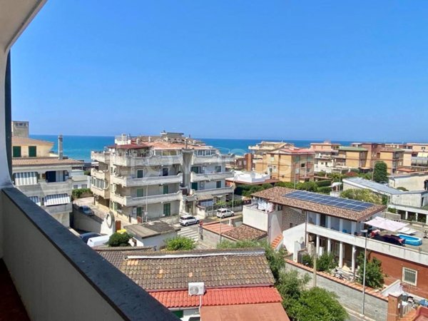 appartamento in vendita a Pomezia in zona Torvaianica