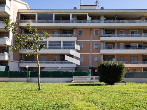 appartamento in vendita a Pomezia in zona Santa Palomba