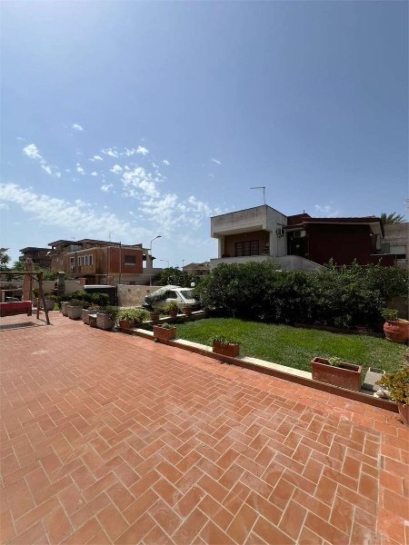 appartamento in vendita a Pomezia in zona Torvaianica