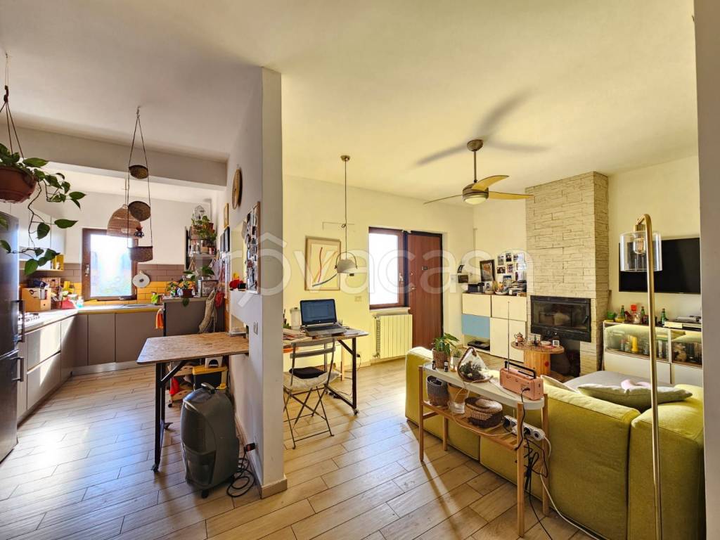 casa indipendente in vendita a Pomezia in zona Torvaianica