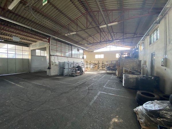 capannone in vendita a Pomezia