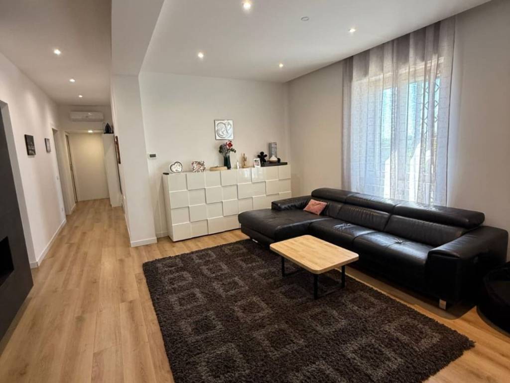 appartamento in vendita a Pomezia in zona Santa Palomba