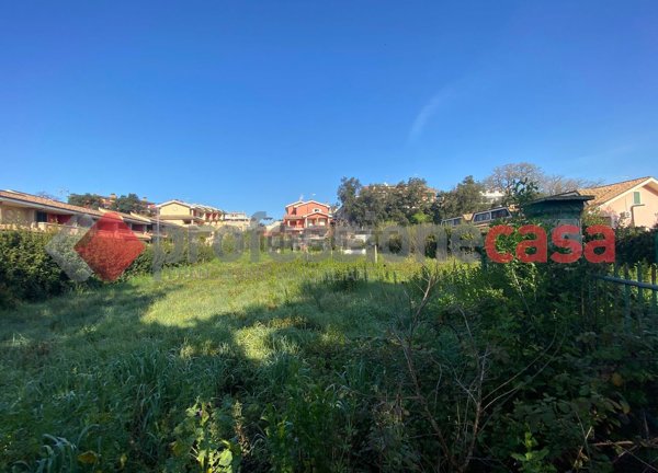 terreno edificabile in vendita a Pomezia in zona Campo Jemini
