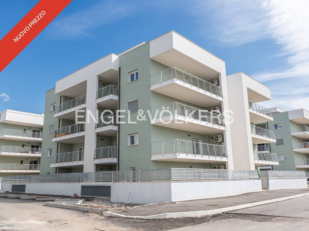 appartamento in vendita a Pomezia in zona Pratica di Mare