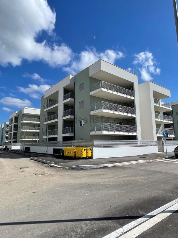 appartamento in vendita a Pomezia in zona Pratica di Mare