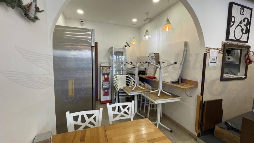 negozio in vendita a Pomezia in zona Torvaianica