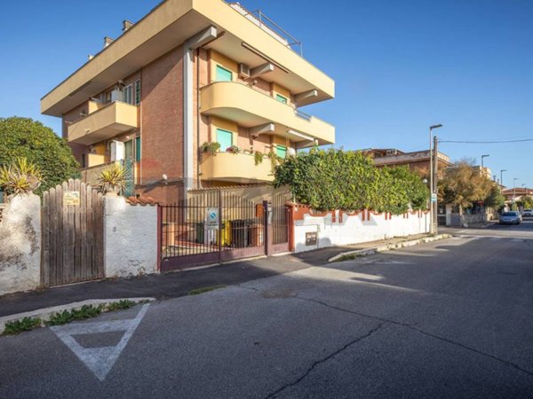 appartamento in vendita a Pomezia in zona Torvaianica