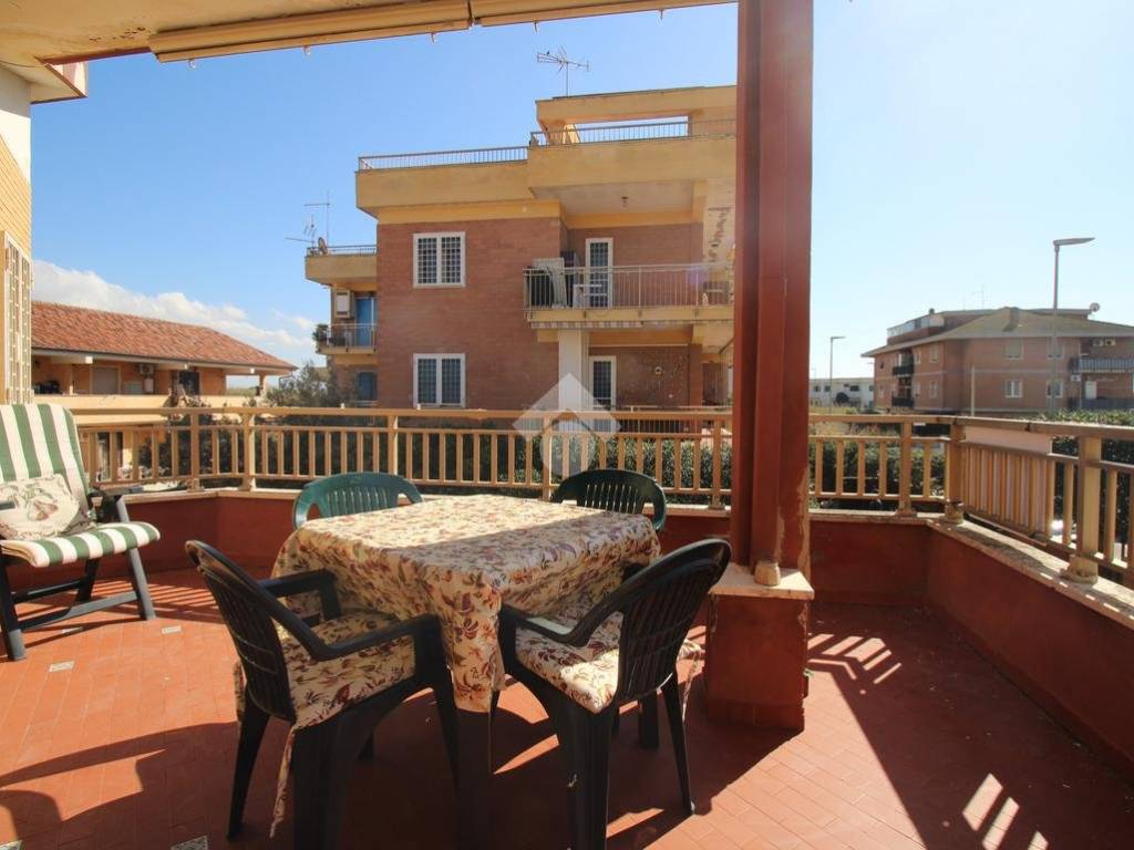 appartamento in vendita a Pomezia in zona Torvaianica