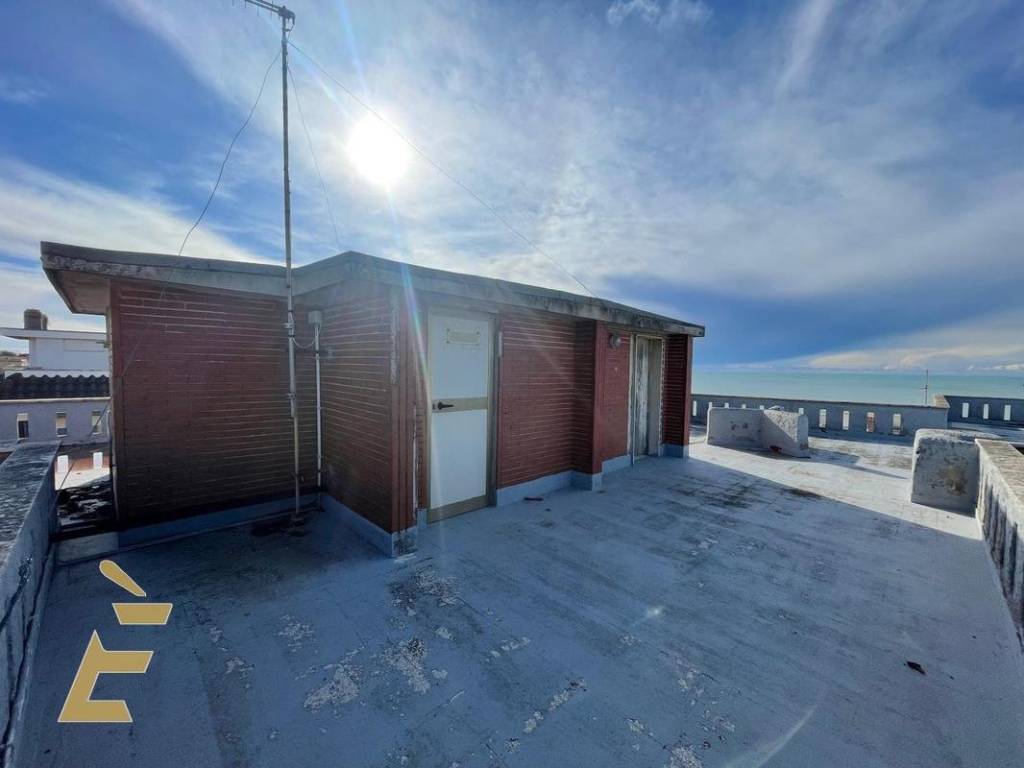 appartamento in vendita a Pomezia in zona Torvaianica