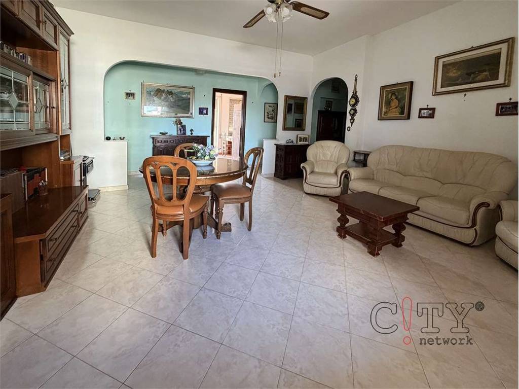 appartamento in vendita a Pomezia in zona Torvaianica