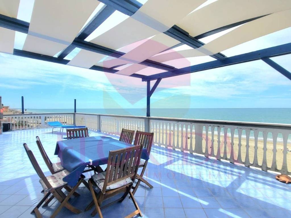 appartamento in vendita a Pomezia in zona Torvaianica