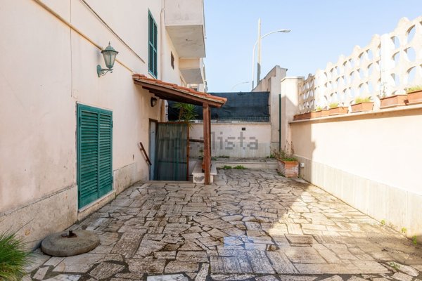 appartamento in vendita a Pomezia in zona Torvaianica