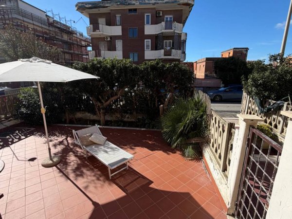 appartamento in vendita a Pomezia in zona Torvaianica