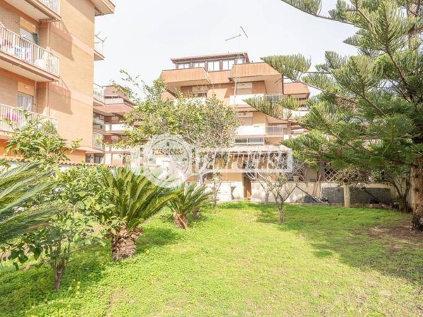appartamento in vendita a Pomezia in zona Torvaianica